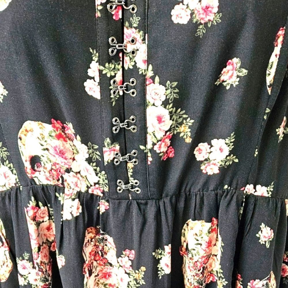 Torrid 2X Black Skull Rose Floral Mini Skater Dress – Front Hook & Eye Closure - Picture 7 of 15